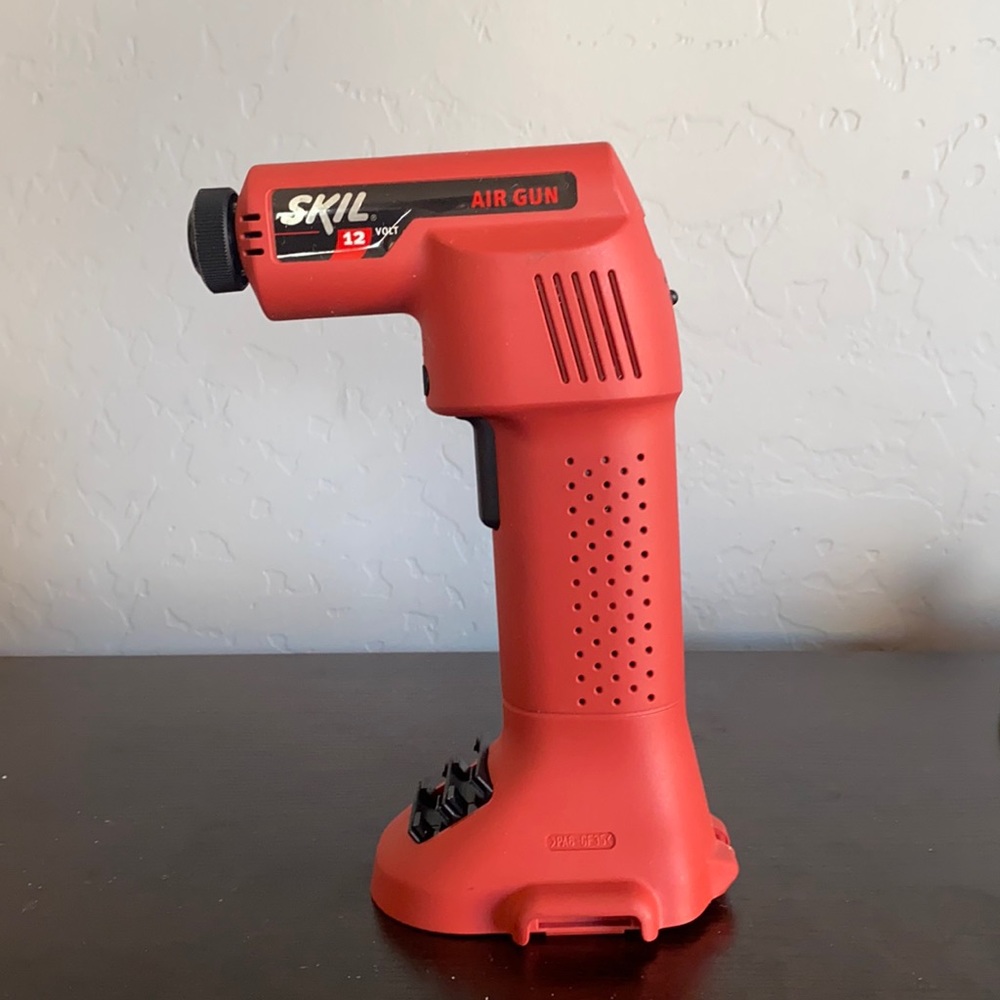 Skil 2420  12 volt Air Gun no battery lLike new condition